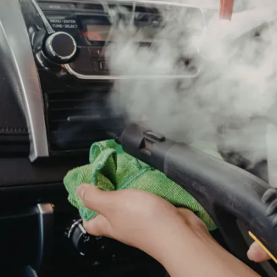 ペット臭は査定でいくら減額？車内の匂い対策と消臭の優先順位