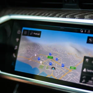 ナビ取り外しは損?車売却時の査定評価と判断基準を解説