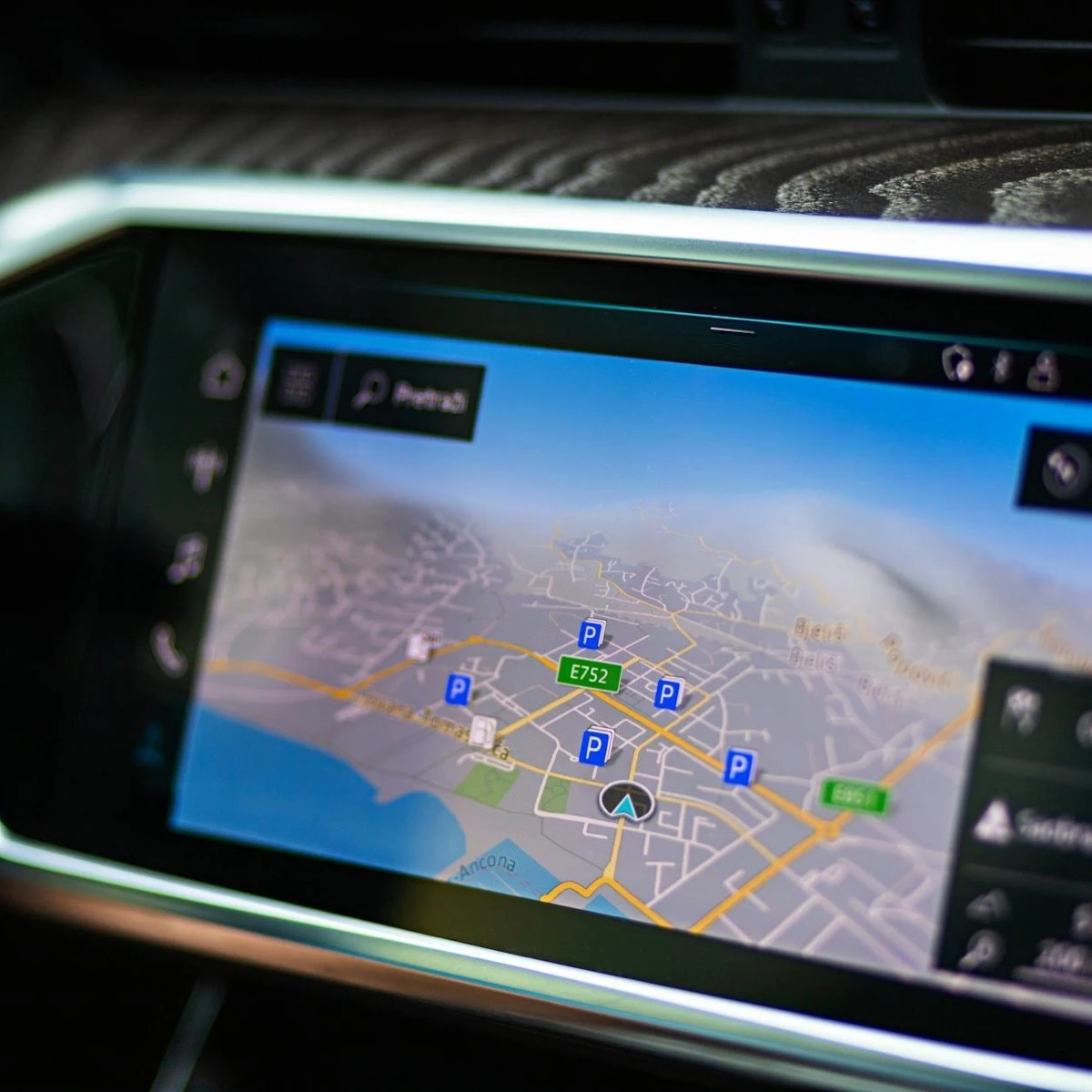 車売却時にカーナビは取り外すべき？査定への影響と判断基準を解説