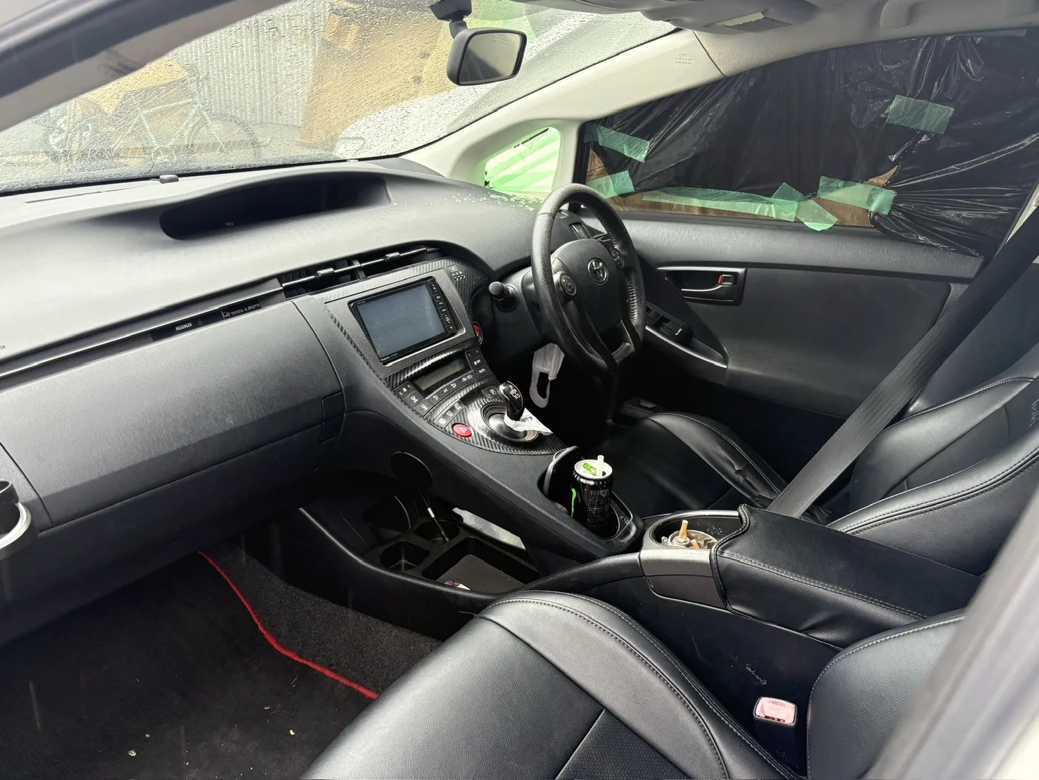トヨタ プリウス G'sの室内と運転席周辺
